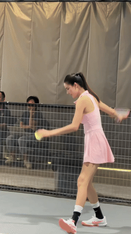 Kỳ Hân sexy trên thảm đỏ, lấy lại vẻ ngoài quyến rũ sau nửa năm gãy xương đùi vì chơi pickleball- Ảnh 2. Kỳ Hân sexy trên thảm đỏ, lấy lại vẻ ngoài quyến rũ sau nửa năm gãy xương đùi vì chơi pickleball- Ảnh 2.