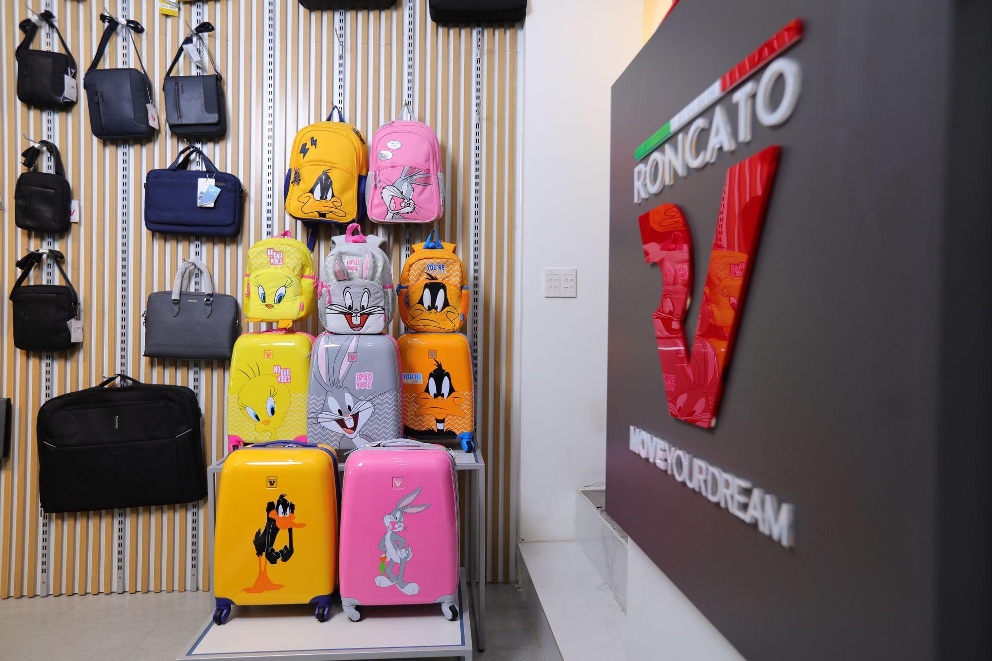 Bố mẹ cần lưu ý gì khi chọn mua vali du dịch cho trẻ em- Ảnh 1.