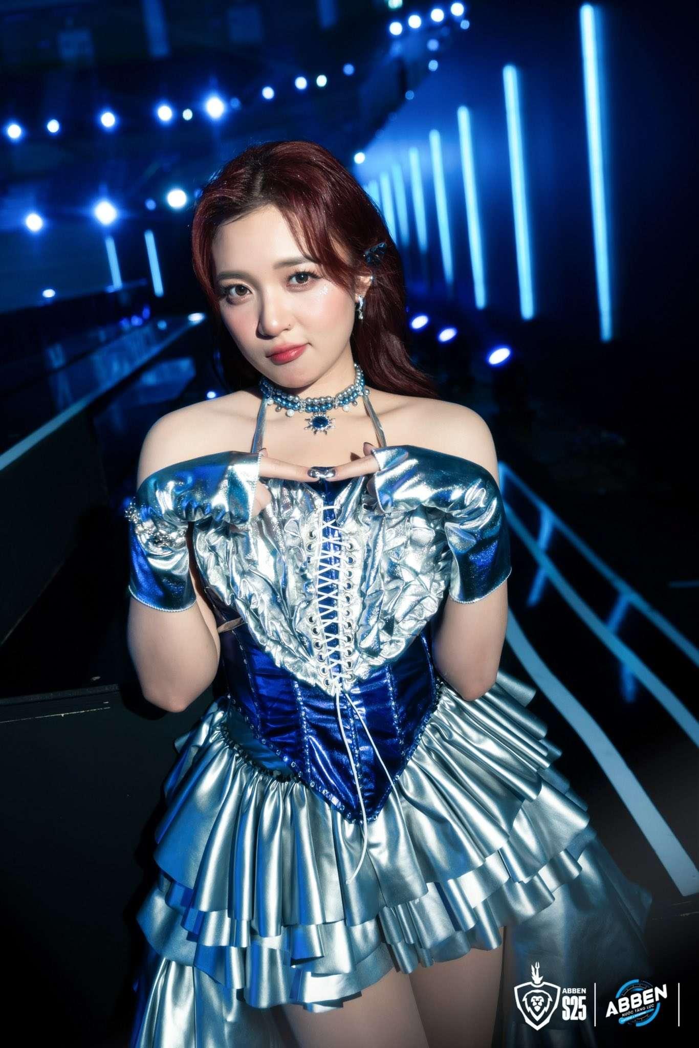 MC Phương Thảo khiến fan trầm trồ với màn trở lại sân khấu ĐTDV mùa Đông 2025- Ảnh 1. MC Phương Thảo khiến fan trầm trồ với màn trở lại sân khấu ĐTDV mùa Đông 2025- Ảnh 1.