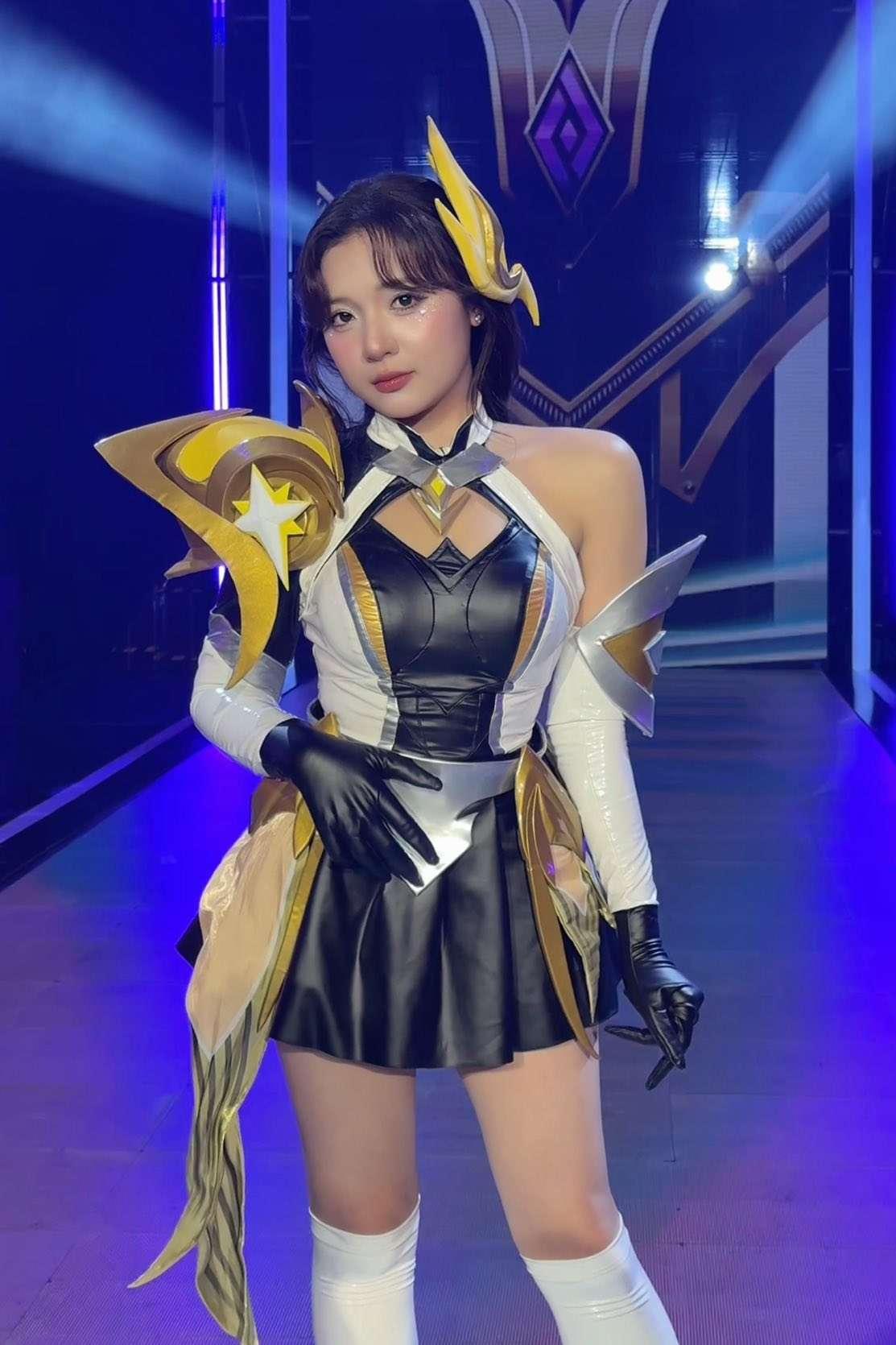 MC Phương Thảo khiến fan trầm trồ với màn trở lại sân khấu ĐTDV mùa Đông 2025- Ảnh 3. MC Phương Thảo khiến fan trầm trồ với màn trở lại sân khấu ĐTDV mùa Đông 2025- Ảnh 3.