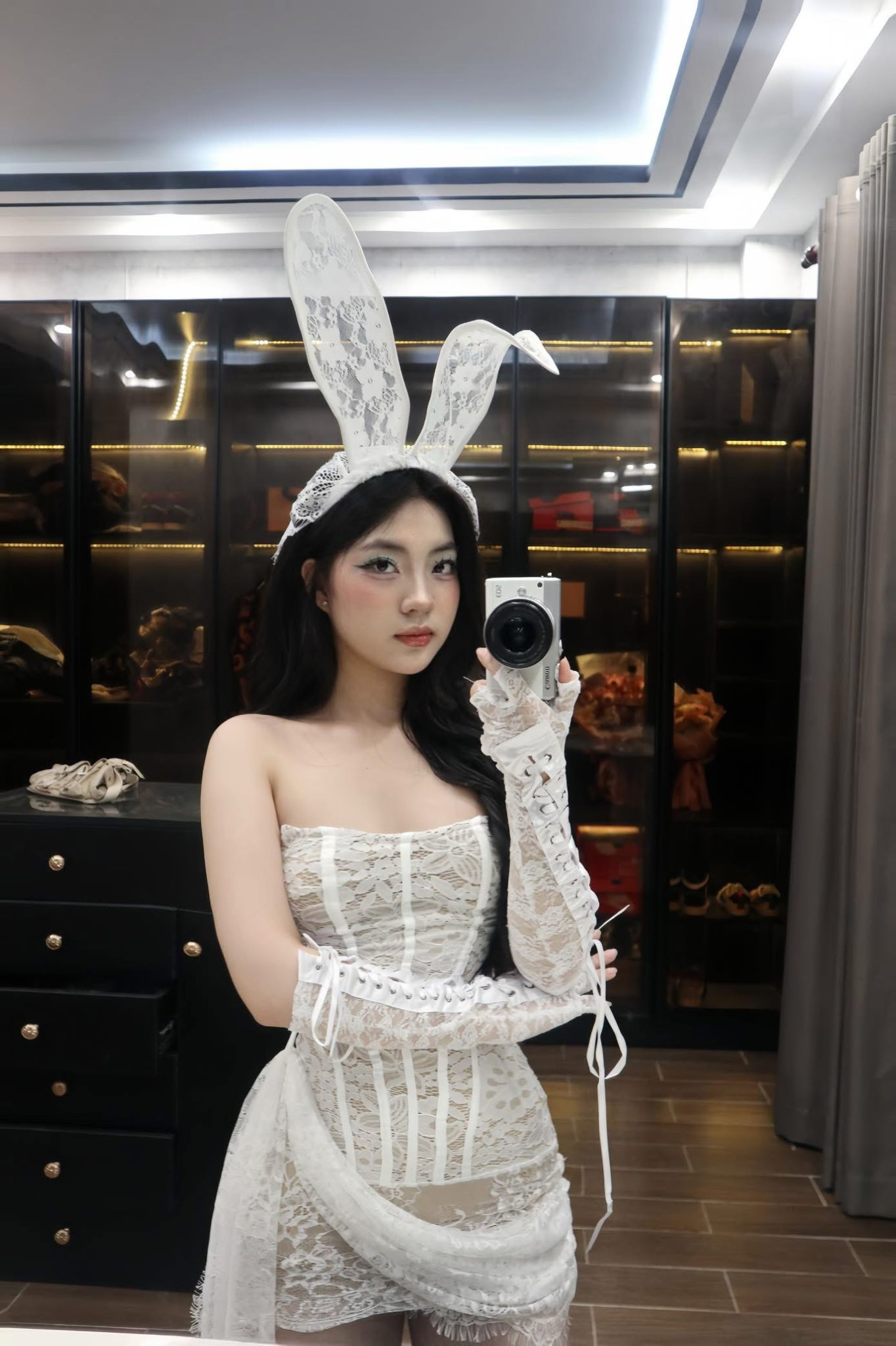 photo-1762156839355 photo-1762156839355