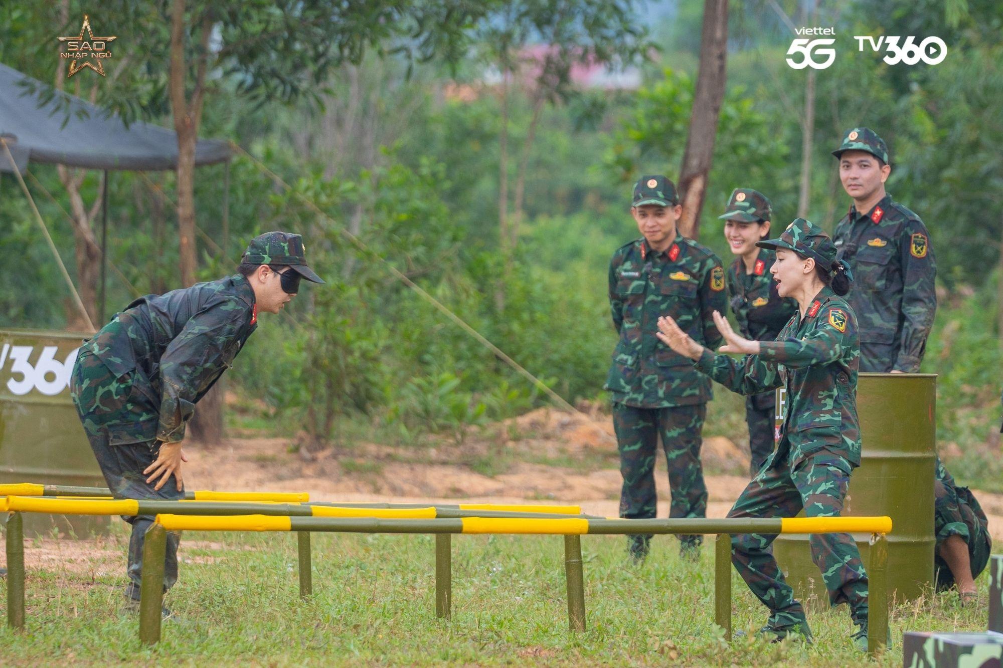 Tập 12 Sao Nhập Ngũ 2025: Hoà Minzy bất chấp chấn thương, kiên cường hoàn thành phần thi đu dây - Ảnh 1. Tập 12 Sao Nhập Ngũ 2025: Hoà Minzy bất chấp chấn thương, kiên cường hoàn thành phần thi đu dây - Ảnh 1.