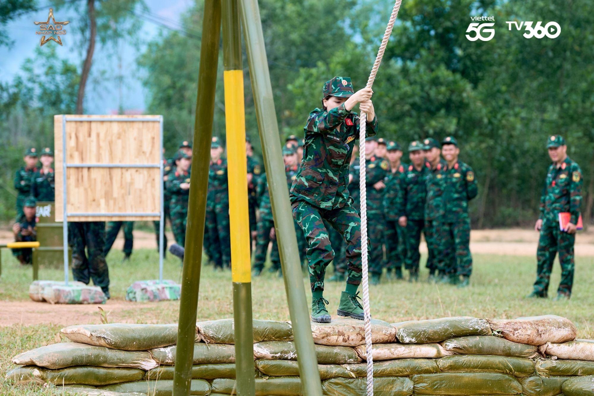 Tập 12 Sao Nhập Ngũ 2025: Hoà Minzy bất chấp chấn thương, kiên cường hoàn thành phần thi đu dây - Ảnh 3. Tập 12 Sao Nhập Ngũ 2025: Hoà Minzy bất chấp chấn thương, kiên cường hoàn thành phần thi đu dây - Ảnh 3.