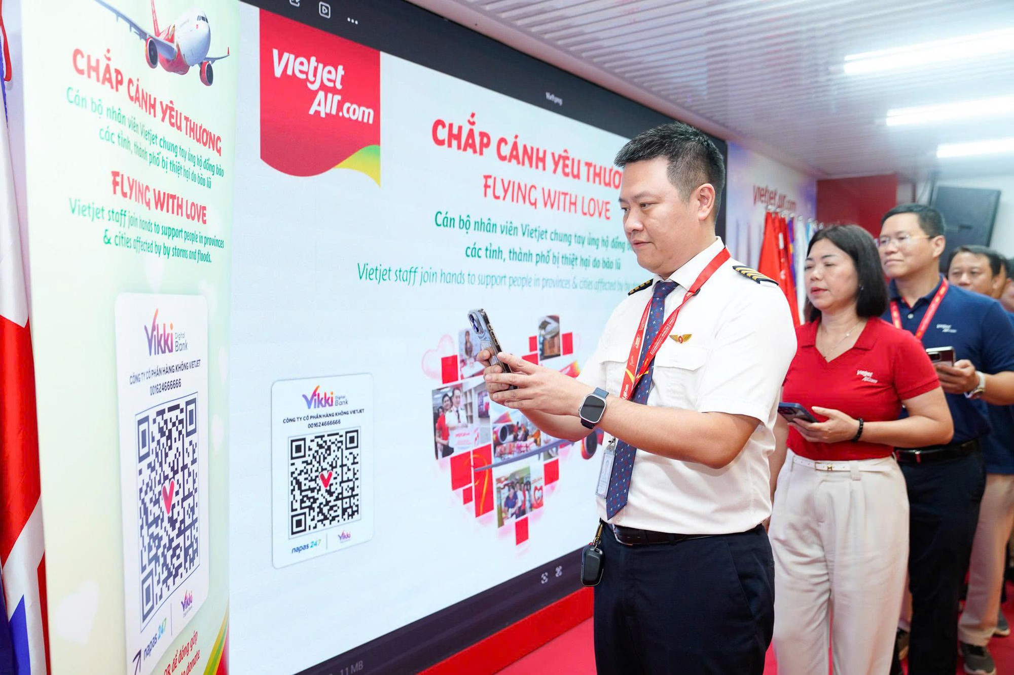 Vietjet cùng đồng bào vượt qua bão lũ, lan tỏa yêu thương- Ảnh 7.
