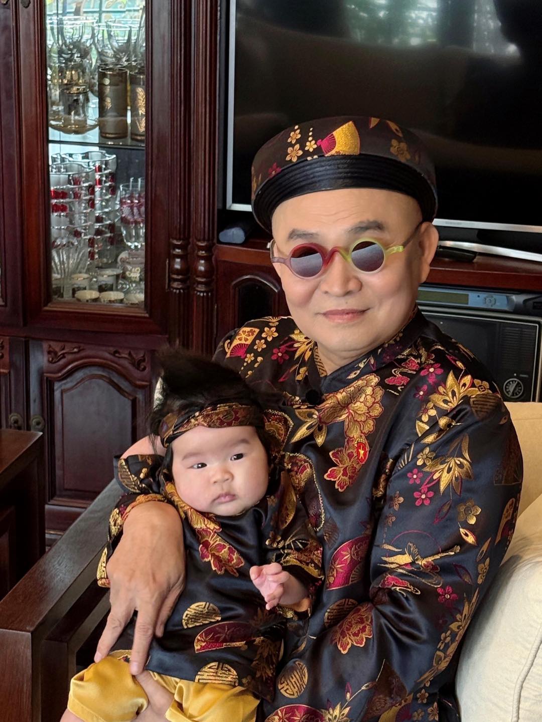 Công chúa nhỏ nhà NSƯT Xuân Hinh: Mới 4 tháng mà mái tóc dày mượt, 