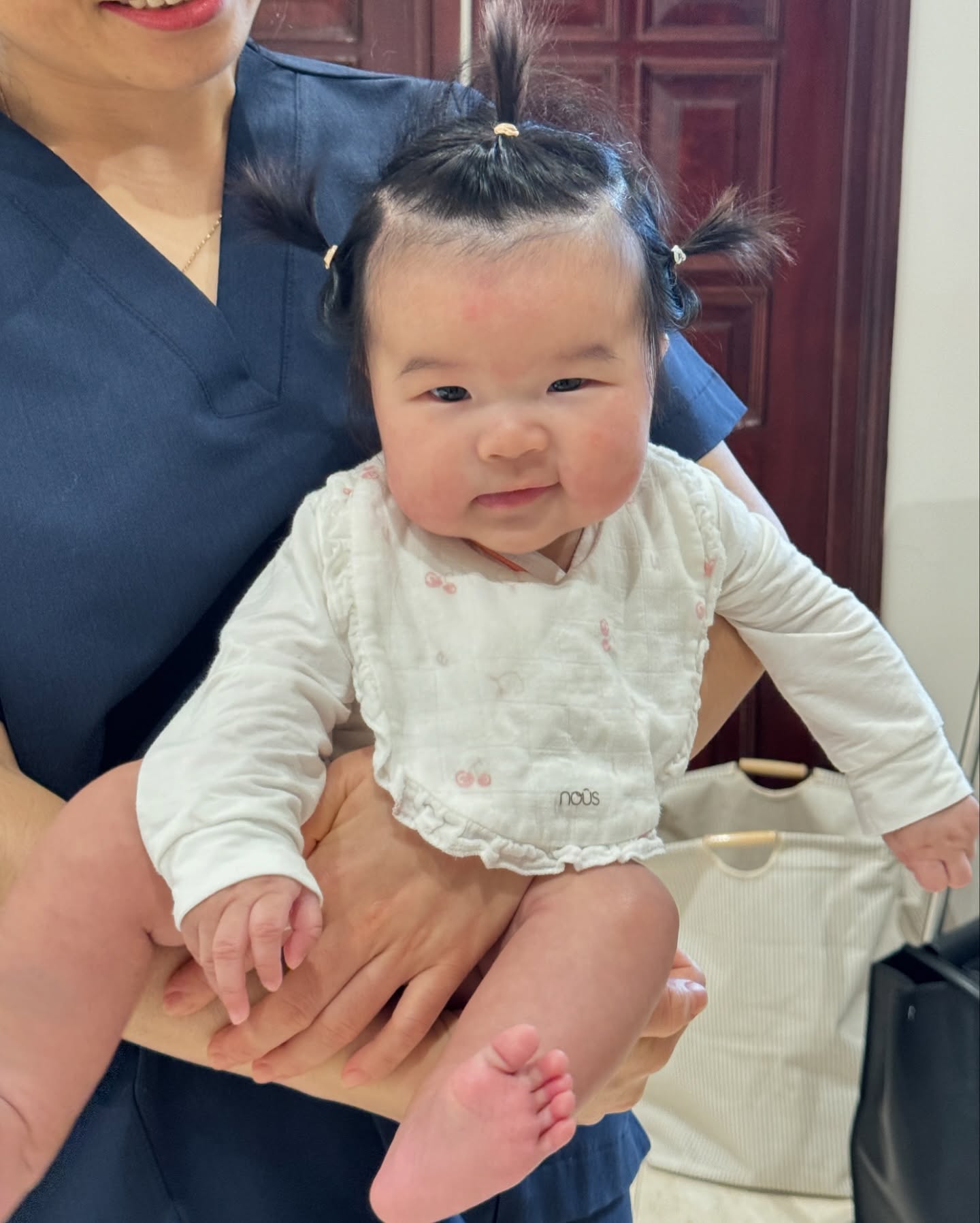 Công chúa nhỏ nhà NSƯT Xuân Hinh: Mới 4 tháng mà mái tóc dày mượt, 