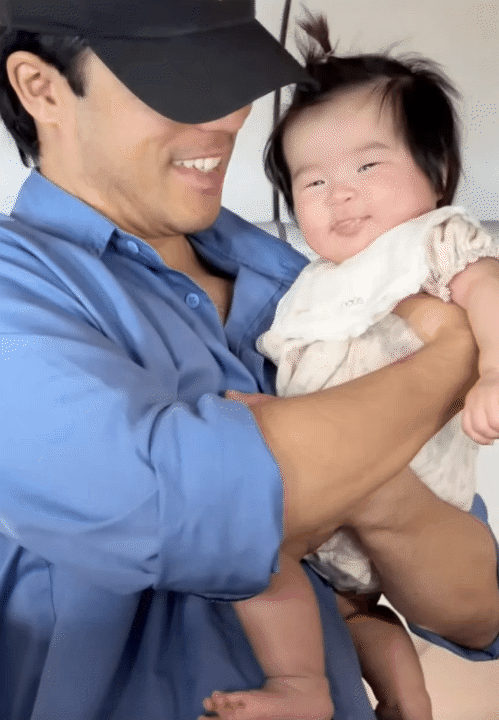 Công chúa nhỏ nhà NSƯT Xuân Hinh: Mới 4 tháng mà mái tóc dày mượt, 