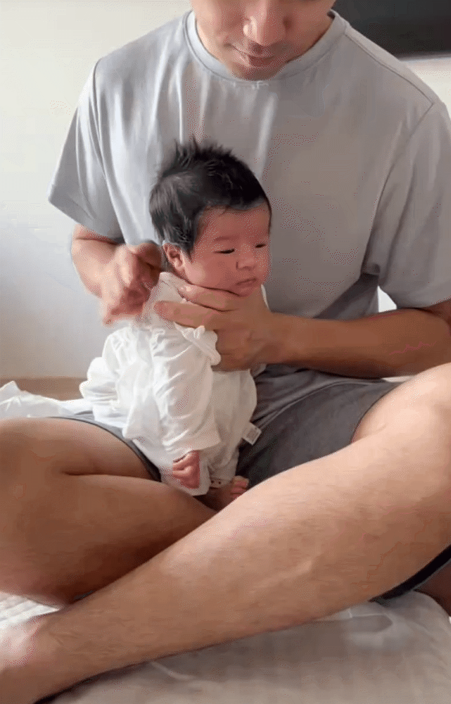 Công chúa nhỏ nhà NSƯT Xuân Hinh: Mới 4 tháng mà mái tóc dày mượt, 