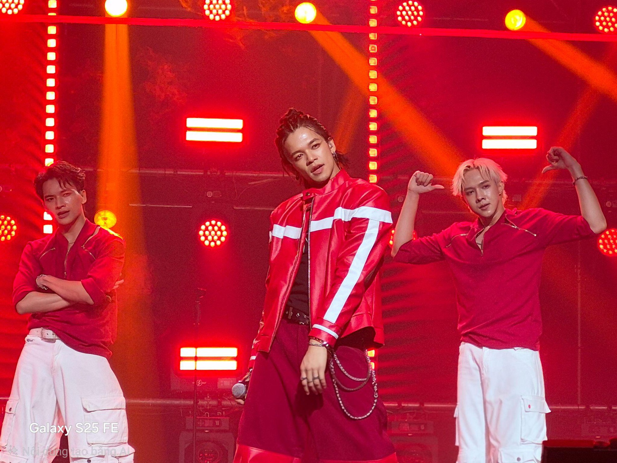 Hơn 2.000 video duet cùng buitruonglinh trong 24h, thử thách “Bật beat cùng idol” nóng hơn bao giờ hết- Ảnh 5.