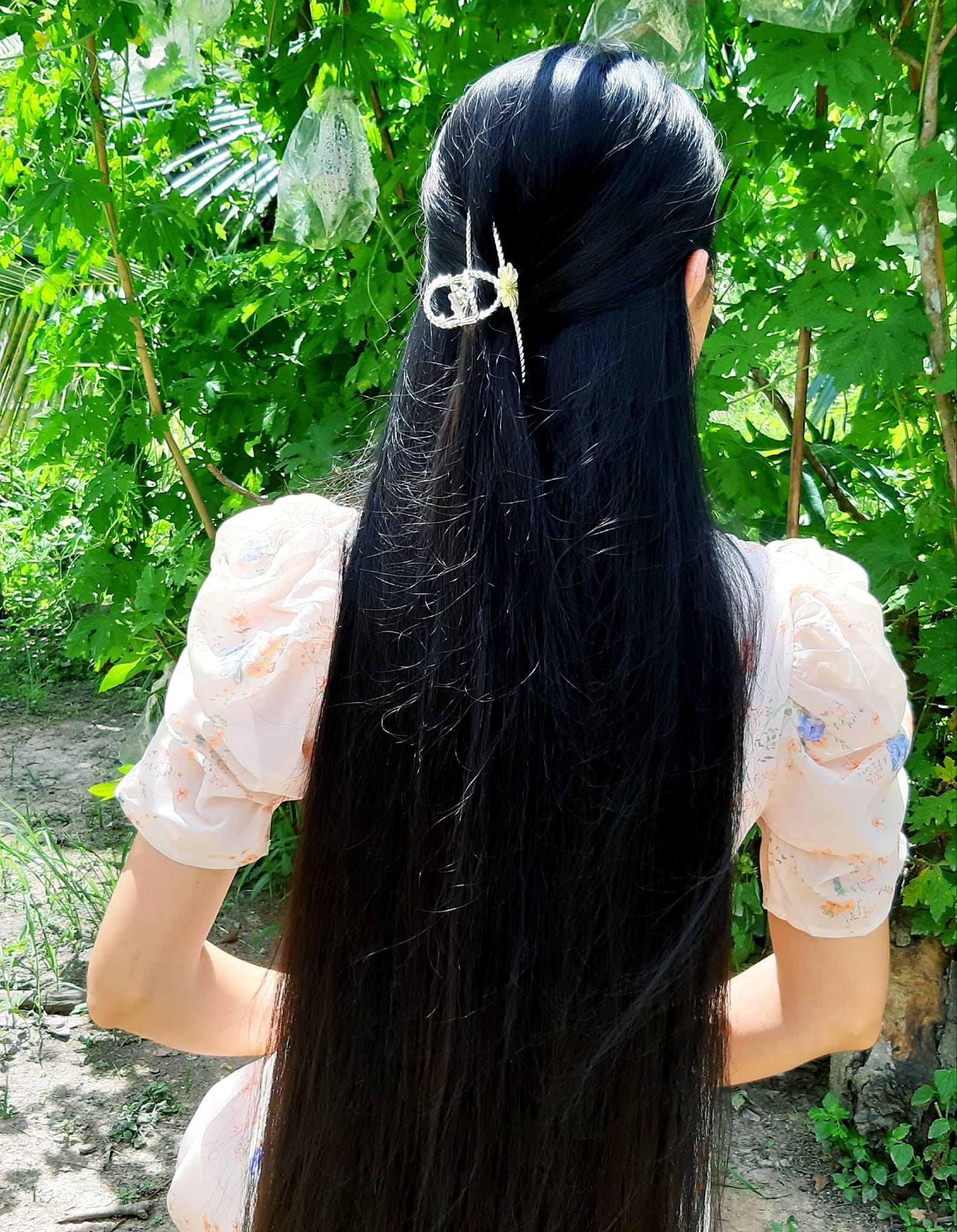 Ủ tóc 1 lần/tuần với nguyên liệu "tươi", mái tóc của cô nàng này nhìn bóng mượt tựa tráng gương- Ảnh 2.