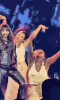 Lisa cho cả thế giới thấy "vòng 3", đến Indonesia lại chỉ được... thấy vải!- Ảnh 3.