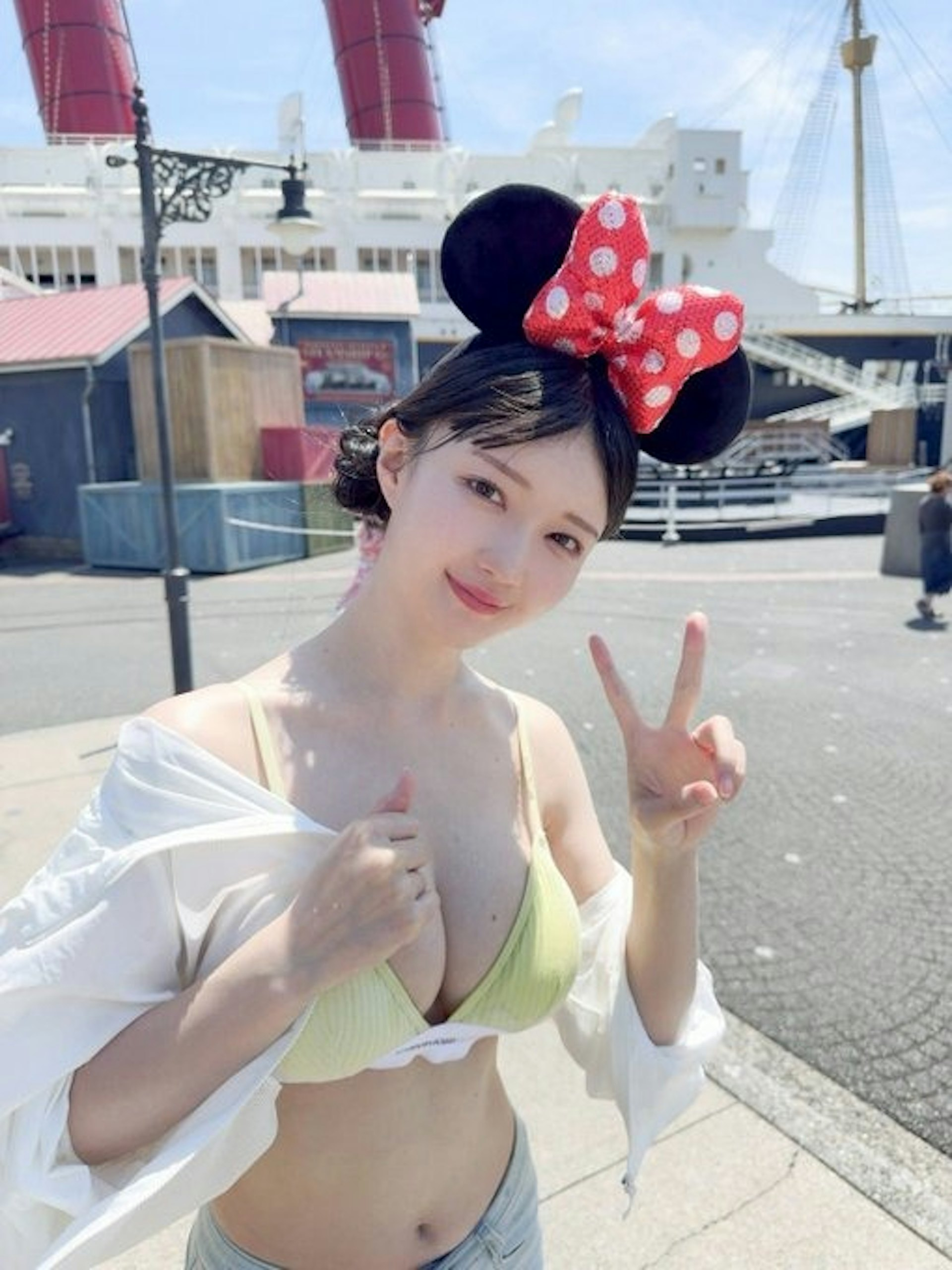 photo-1762245740852 photo-1762245740852