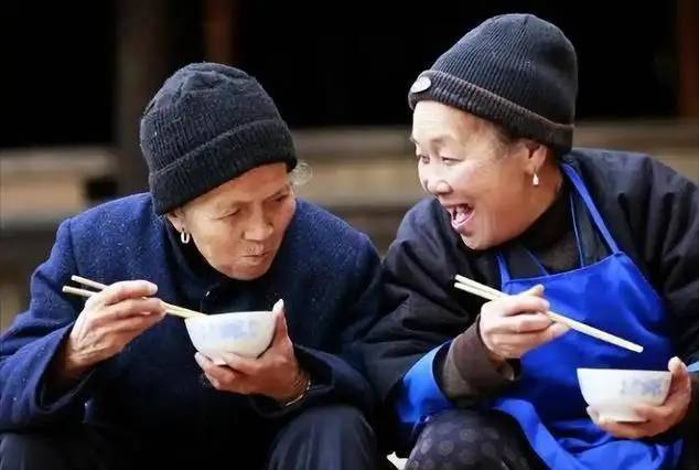 Protein quan trọng như thế nào đối với người cao tuổi? Sau 55 tuổi, nên ăn nhiều hơn 3 loại thực phẩm giàu protein này- Ảnh 1. Protein quan trọng như thế nào đối với người cao tuổi? Sau 55 tuổi, nên ăn nhiều hơn 3 loại thực phẩm giàu protein này- Ảnh 1.