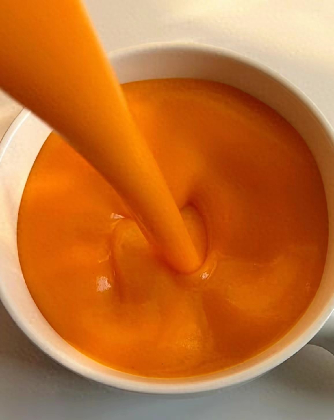 1 quả táo và nửa củ cà rốt cùng vài nguyên liệu phụ: Sau 3 ngày uống, tôi hối hận... vì không dùng sớm hơn- Ảnh 4. 1 quả táo và nửa củ cà rốt cùng vài nguyên liệu phụ: Sau 3 ngày uống, tôi hối hận... vì không dùng sớm hơn- Ảnh 4.