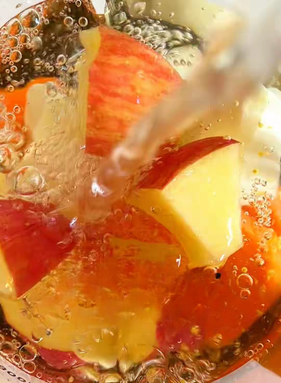 1 quả táo và nửa củ cà rốt cùng vài nguyên liệu phụ: Sau 3 ngày uống, tôi hối hận... vì không dùng sớm hơn- Ảnh 3. 1 quả táo và nửa củ cà rốt cùng vài nguyên liệu phụ: Sau 3 ngày uống, tôi hối hận... vì không dùng sớm hơn- Ảnh 3.