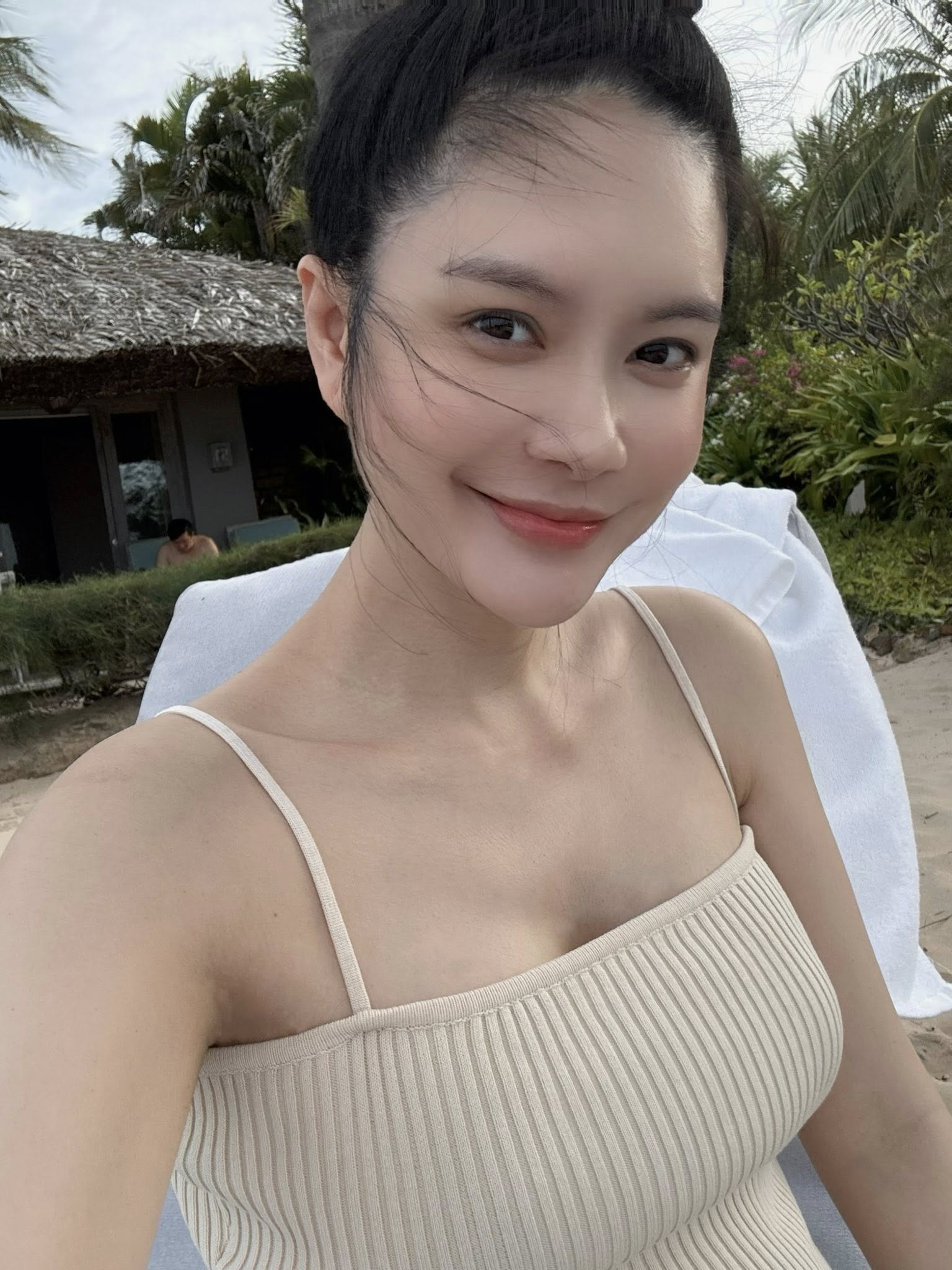 Đoàn Di Băng đang làm gì giữa lúc chồng bị bắt?- Ảnh 2. Đoàn Di Băng đang làm gì giữa lúc chồng bị bắt?- Ảnh 2.