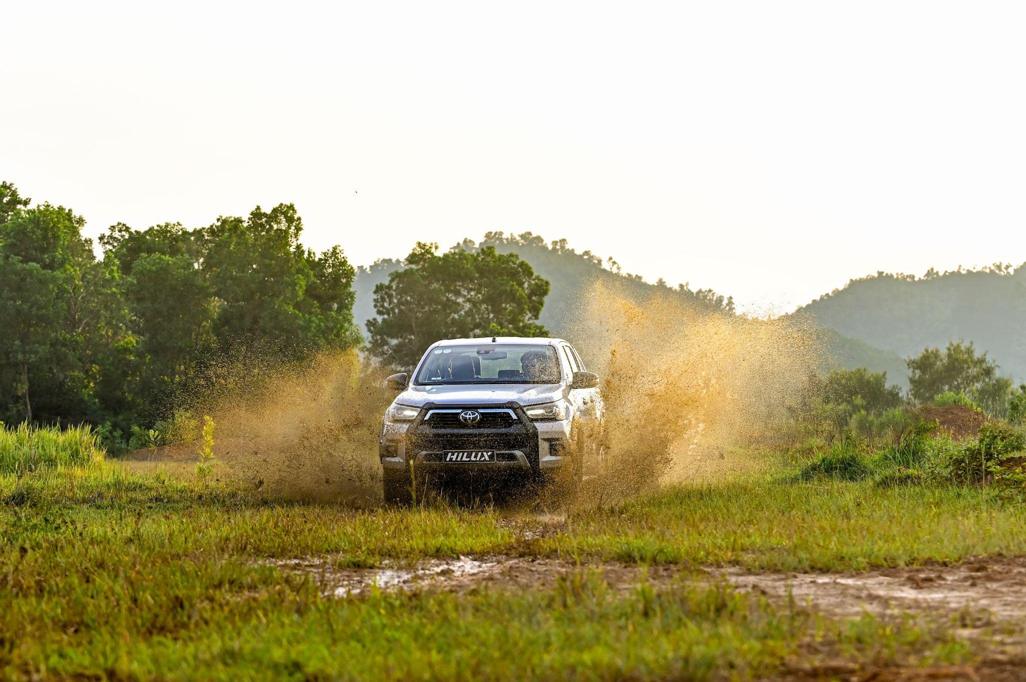 Toyota Hilux “khuấy đảo” giải đua xe ô tô địa hình lớn nhất Việt Nam năm 2025- Ảnh 1.