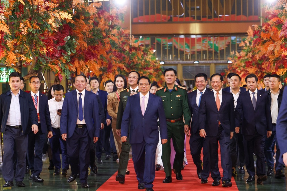 Hội chợ Mùa Thu lần thứ nhất - 2025: Đón hơn 1 triệu khách, 5.000 tỷ đồng giao dịch- Ảnh 1.