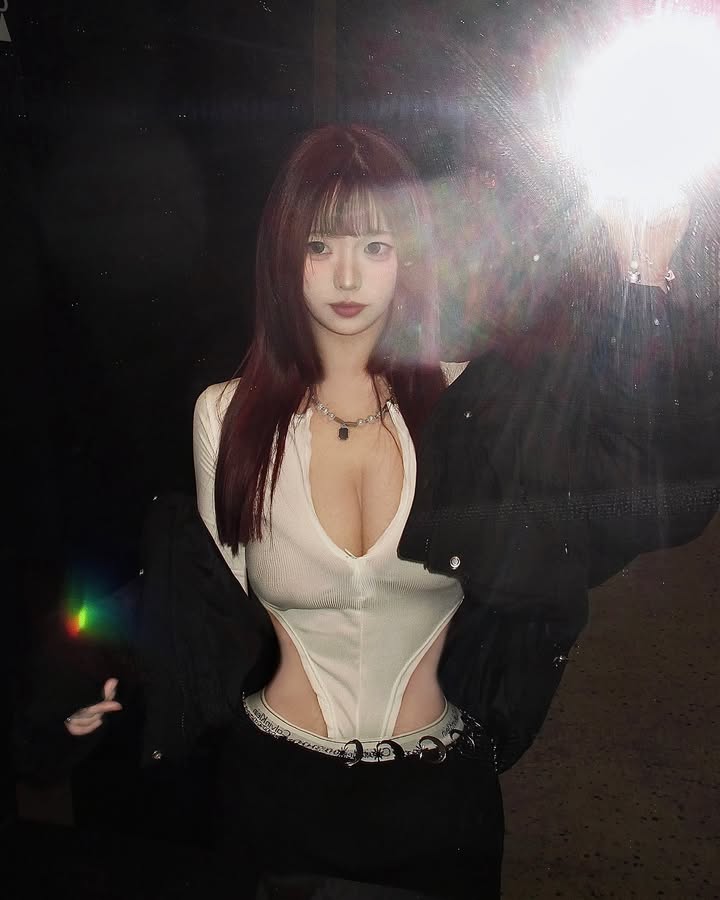 Hot girl Trung với visual trong trẻo như nắng sớm nhưng body “cực căng” lại khiến fan mất ngủ cả đêm- Ảnh 6.