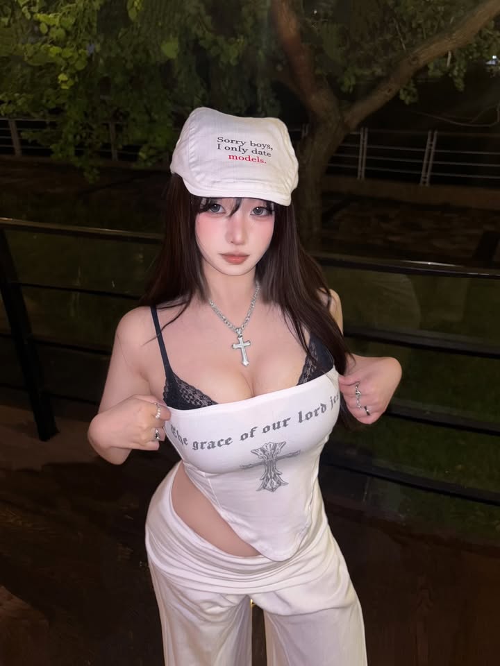 Hot girl Trung với visual trong trẻo như nắng sớm nhưng body “cực căng” lại khiến fan mất ngủ cả đêm- Ảnh 10.