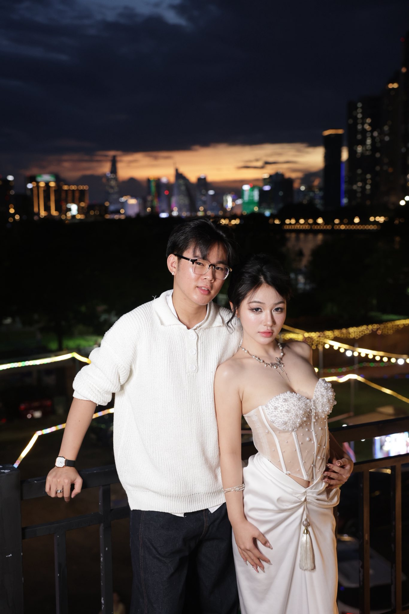 photo-1762329276922 photo-1762329276922