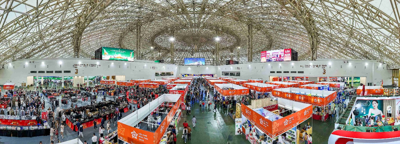 Hội chợ Mùa Thu lần thứ nhất - 2025: Đón hơn 1 triệu khách, 5.000 tỷ đồng giao dịch- Ảnh 2.