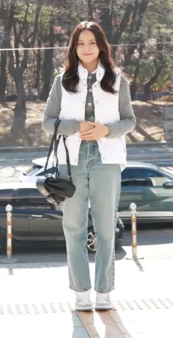 Jisoo (BLACKPINK) có đáng bị đối xử như thế này không?- Ảnh 5. Jisoo (BLACKPINK) có đáng bị đối xử như thế này không?- Ảnh 5.