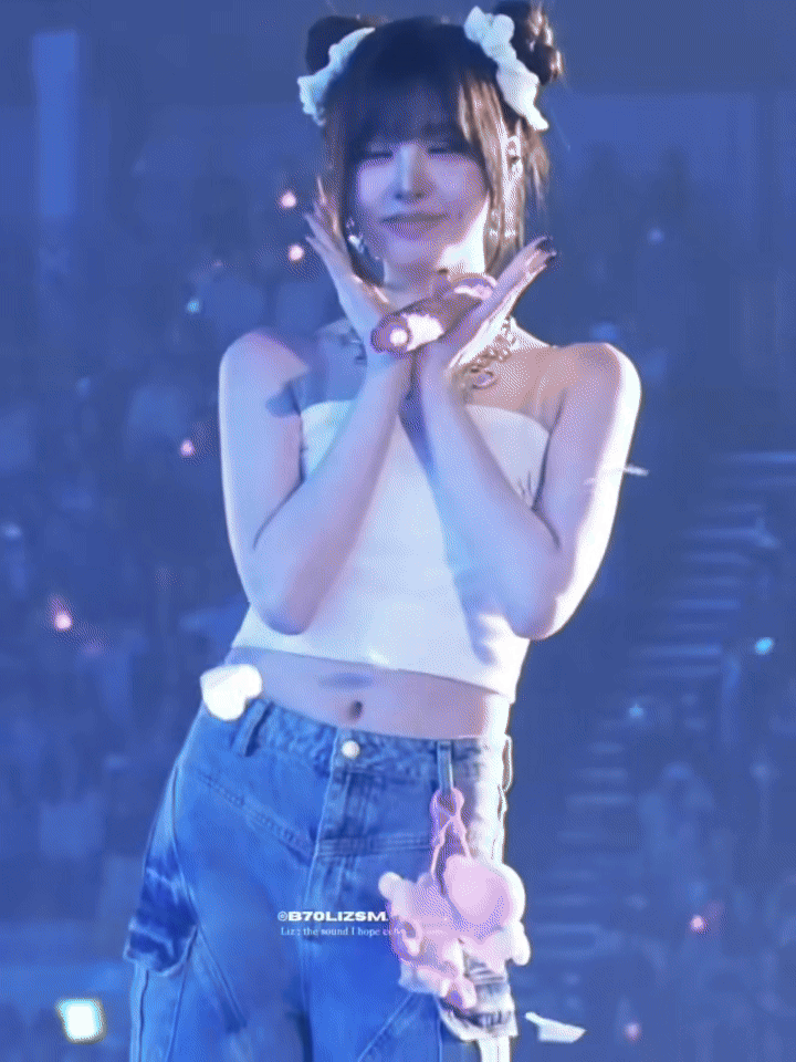 Nữ thần Kpop đẹp tới mức dàn staff bất động đứng nhìn như bị thôi miên, Jang Wonyoung cũng phải e dè- Ảnh 3. Nữ thần Kpop đẹp tới mức dàn staff bất động đứng nhìn như bị thôi miên, Jang Wonyoung cũng phải e dè- Ảnh 3.