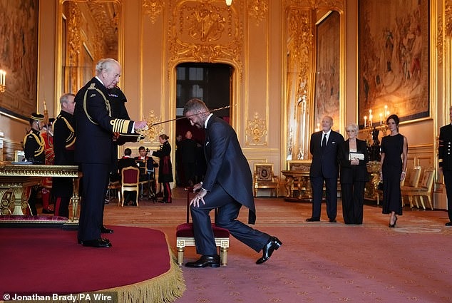 Chiến dịch phong tước hoàn hảo của David Beckham: Kéo dài hơn 1 thập kỷ, phản bội cả hoàng tử Harry?- Ảnh 5. Chiến dịch phong tước hoàn hảo của David Beckham: Kéo dài hơn 1 thập kỷ, phản bội cả hoàng tử Harry?- Ảnh 5.