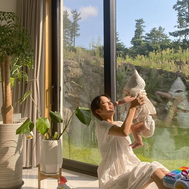 Ở nhà chăm con, tiêu lương 30 triệu của chồng: Mẹ bỉm Hà Nội vẫn tiết kiệm gần 1 chỉ vàng nhờ cách "tiêu ngược"- Ảnh 1.