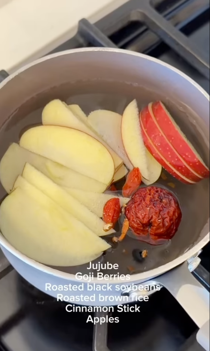 Phụ nữ Hàn "chống già" kiểu tiết kiệm: Uống trà dưỡng nhan từ táo đỏ để tăng sinh collagen, da dẻ sáng mịn- Ảnh 3. Phụ nữ Hàn "chống già" kiểu tiết kiệm: Uống trà dưỡng nhan từ táo đỏ để tăng sinh collagen, da dẻ sáng mịn- Ảnh 3.