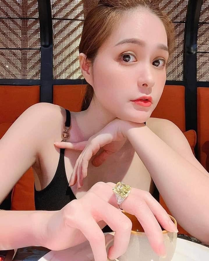 Bay màu danh xưng “nữ đại gia quận 7” của Đoàn Di Băng- Ảnh 25. Bay màu danh xưng “nữ đại gia quận 7” của Đoàn Di Băng- Ảnh 25.