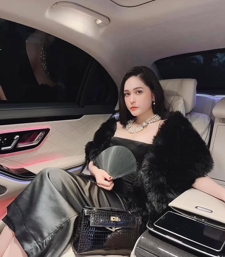 Bay màu danh xưng “nữ đại gia quận 7” của Đoàn Di Băng- Ảnh 19. Bay màu danh xưng “nữ đại gia quận 7” của Đoàn Di Băng- Ảnh 19.