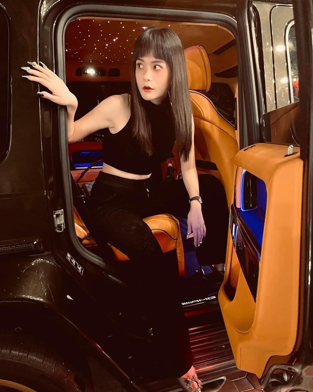 Bay màu danh xưng “nữ đại gia quận 7” của Đoàn Di Băng- Ảnh 20. Bay màu danh xưng “nữ đại gia quận 7” của Đoàn Di Băng- Ảnh 20.