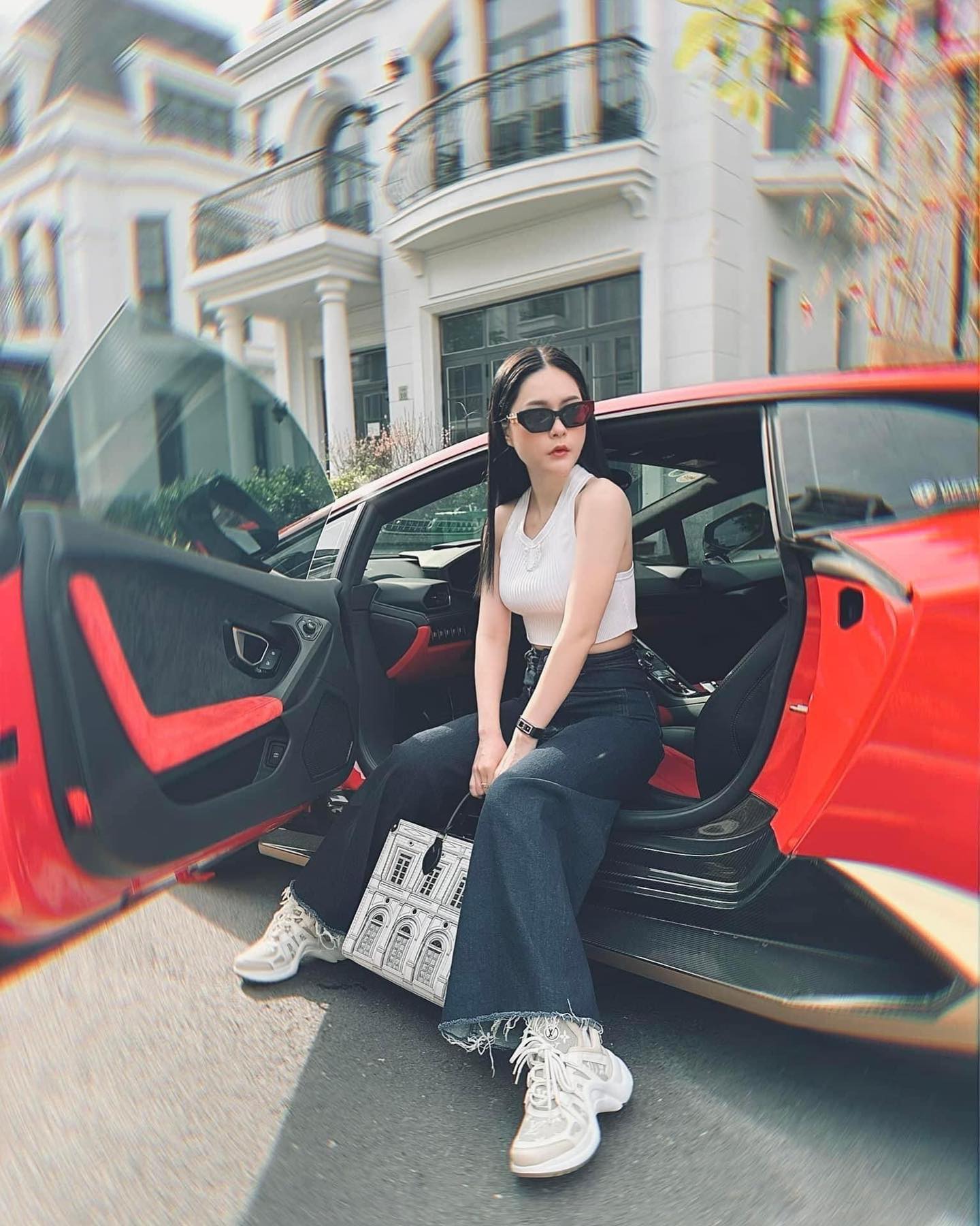 Bay màu danh xưng “nữ đại gia quận 7” của Đoàn Di Băng- Ảnh 18. Bay màu danh xưng “nữ đại gia quận 7” của Đoàn Di Băng- Ảnh 18.