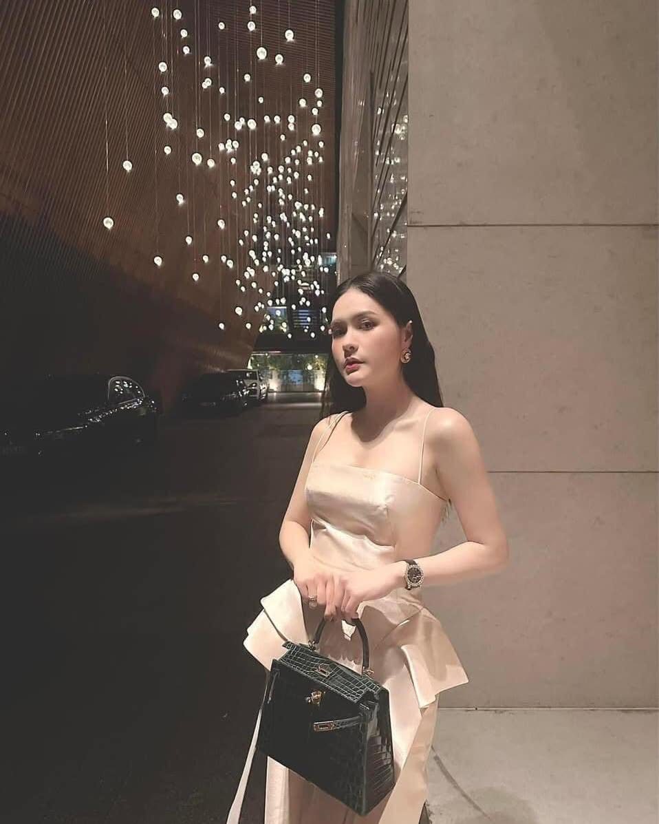 Bay màu danh xưng “nữ đại gia quận 7” của Đoàn Di Băng- Ảnh 3. Bay màu danh xưng “nữ đại gia quận 7” của Đoàn Di Băng- Ảnh 3.