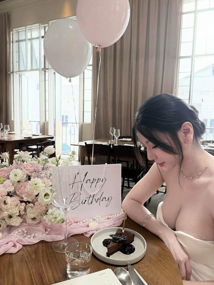 Hot girl vừa xinh đẹp lại giỏi giang khiến cộng đồng mang ngỡ ngàng với “profile” siêu đỉnh- Ảnh 8. Hot girl vừa xinh đẹp lại giỏi giang khiến cộng đồng mang ngỡ ngàng với “profile” siêu đỉnh- Ảnh 8.