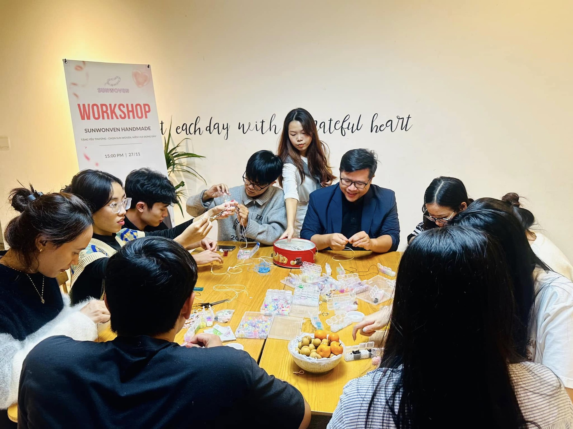 ThS. Đỗ Nguyễn Minh Khôi: "Làm là chất liệu thực tế của dạy, dạy là mài giũa chiều sâu của làm"- Ảnh 5. ThS. Đỗ Nguyễn Minh Khôi: "Làm là chất liệu thực tế của dạy, dạy là mài giũa chiều sâu của làm"- Ảnh 5.