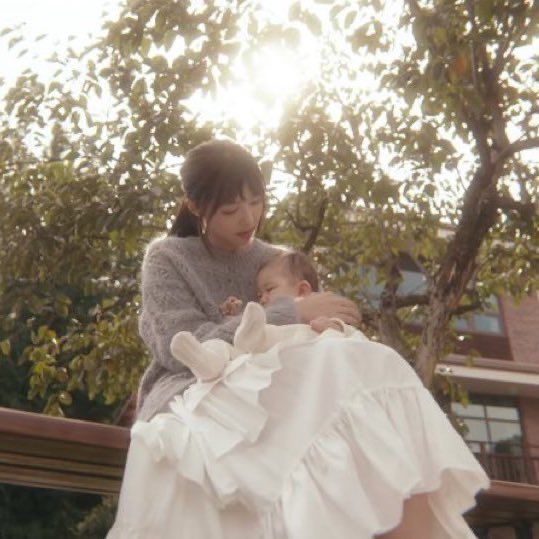 Ở tuổi 40, tôi đánh mất "rực rỡ" của bản thân và để vai trò làm mẹ nuốt chửng chính mình- Ảnh 1. Ở tuổi 40, tôi đánh mất "rực rỡ" của bản thân và để vai trò làm mẹ nuốt chửng chính mình- Ảnh 1.