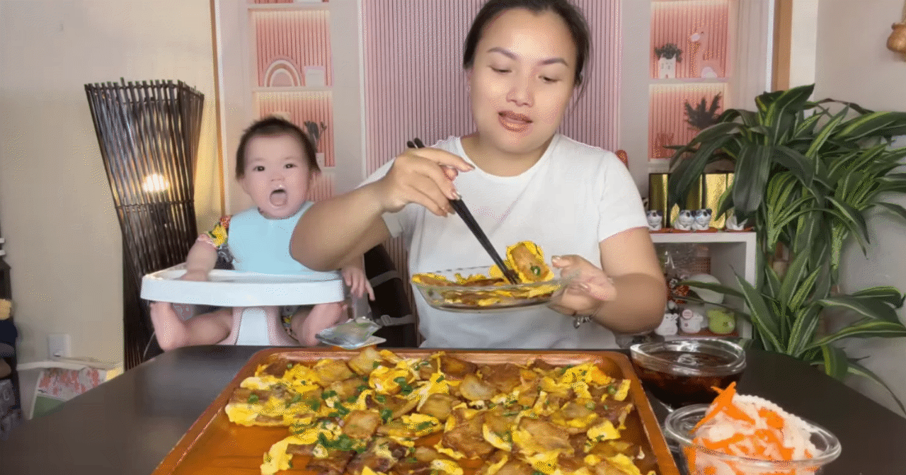 "Thế lực nhí" tiếp theo của Quỳnh Trần JP: Bé Na, vừa xuất hiện đã bùng nổ MXH, biểu cảm giống anh Sa như tạc- Ảnh 1. "Thế lực nhí" tiếp theo của Quỳnh Trần JP: Bé Na, vừa xuất hiện đã bùng nổ MXH, biểu cảm giống anh Sa như tạc- Ảnh 1.