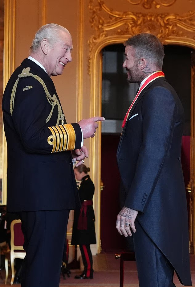 Ai mặc suit đẹp bằng David Beckham?- Ảnh 1.