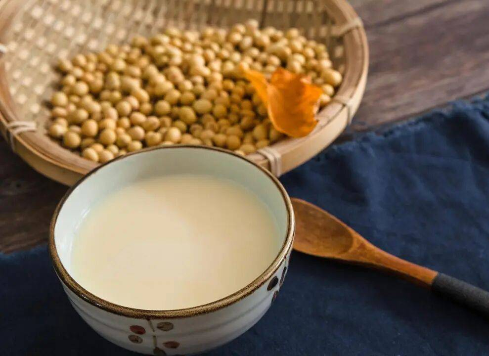 6 công thức sữa đậu nành cực tốt: Phụ nữ hãy luân phiên uống trong mùa đông để dưỡng ẩm da, bổ tỳ vị- Ảnh 2. 6 công thức sữa đậu nành cực tốt: Phụ nữ hãy luân phiên uống trong mùa đông để dưỡng ẩm da, bổ tỳ vị- Ảnh 2.