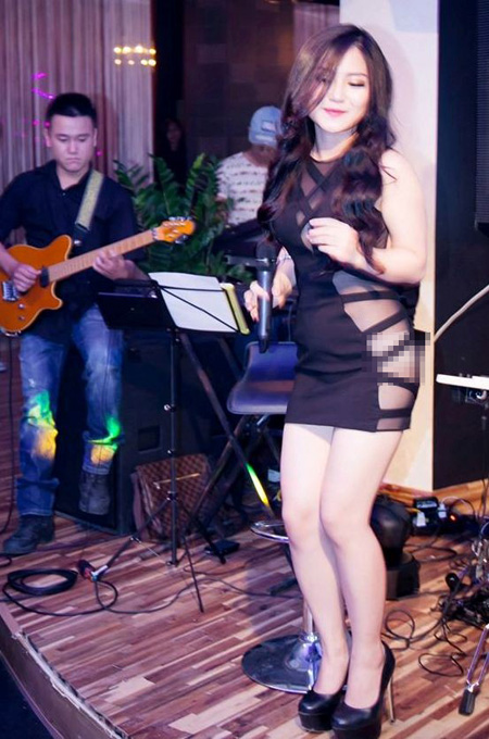 Khi sao Việt bị cấm diễn: Người hát ca từ phản cảm chưa kiểm duyệt, người khoe thân gây sốc- Ảnh 4. Khi sao Việt bị cấm diễn: Người hát ca từ phản cảm chưa kiểm duyệt, người khoe thân gây sốc- Ảnh 4.