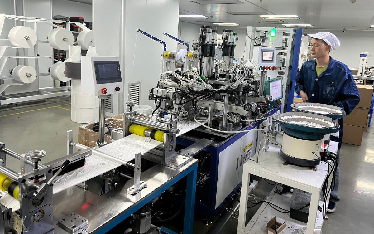 AMS nỗ lực nâng cao chất lượng đồ bảo hộ an toàn "Made in China"- Ảnh 4. AMS nỗ lực nâng cao chất lượng đồ bảo hộ an toàn "Made in China"- Ảnh 4.