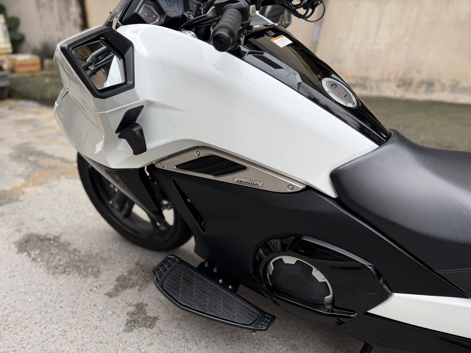 Xe tay ga 'phi thuyền' của Honda đang được rao bán ở Việt Nam, dùng chung một thứ với xe dẫn đoàn CSGT- Ảnh 10.