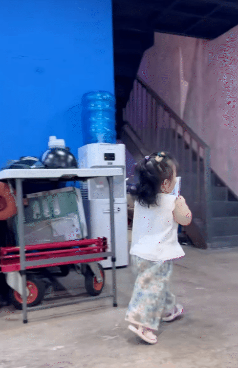 Đẻ con gái như bé út nhà Đông Nhi: Cô nhóc Hannie Đẻ con gái như bé út nhà Đông Nhi: Cô nhóc Hannie