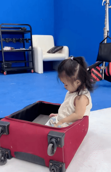 Đẻ con gái như bé út nhà Đông Nhi: Cô nhóc Hannie Đẻ con gái như bé út nhà Đông Nhi: Cô nhóc Hannie