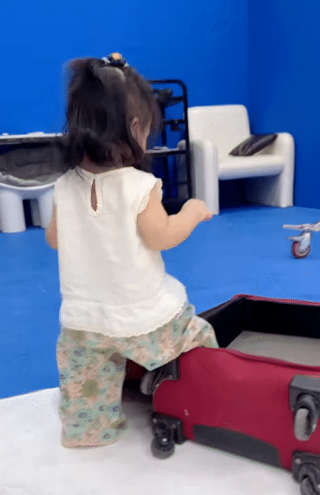 Đẻ con gái như bé út nhà Đông Nhi: Cô nhóc Hannie Đẻ con gái như bé út nhà Đông Nhi: Cô nhóc Hannie