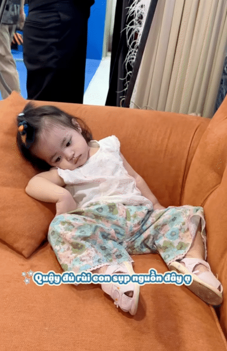 Đẻ con gái như bé út nhà Đông Nhi: Cô nhóc Hannie Đẻ con gái như bé út nhà Đông Nhi: Cô nhóc Hannie