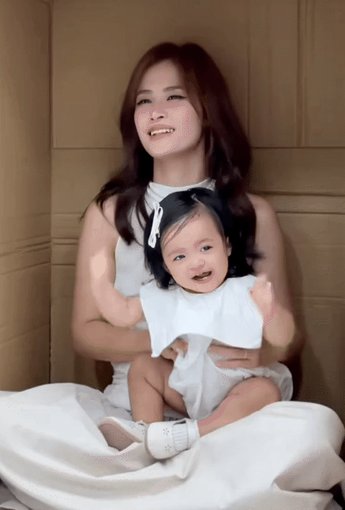 Đẻ con gái như bé út nhà Đông Nhi: Cô nhóc Hannie Đẻ con gái như bé út nhà Đông Nhi: Cô nhóc Hannie